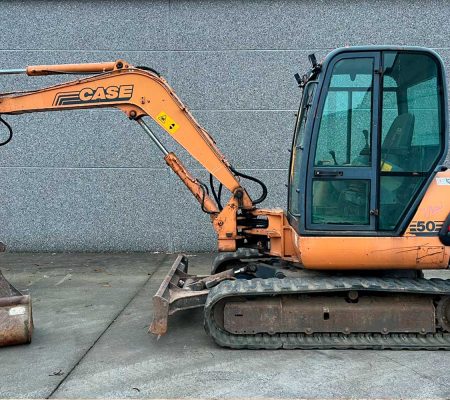 Explora la potència i precisió de la Mini Excavadora Case CX 28 en acció.