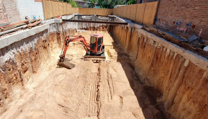 Imatges impactants d'excavacions subterrànies revelen com es construeixen soterranis i garatges en entorns urbans. Descobreix els processos i les consideracions darrere d'aquests projectes.