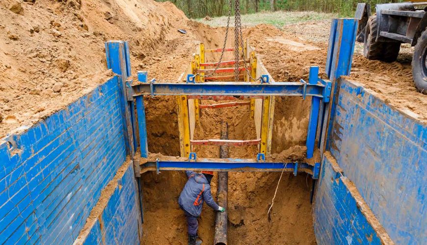 Imatges d'excavació en terrenys difícils i sòls tous, mostrant equips especialitzats i tècniques avançades utilitzades per Excavacions Girona per a projectes complexos.