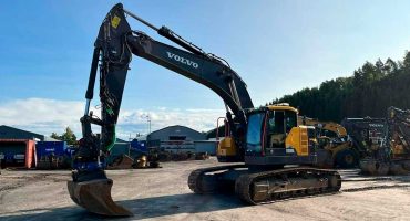 Explora la potencia y eficiencia de la Volvo ECR355E en cada movimiento de tierras. Excelencia en construcción garantizada.