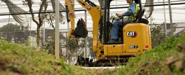 Explora la imagen que captura la magia de los trabajos de jardinería de Excavacions Girona. Un paisaje vibrante y armonioso.