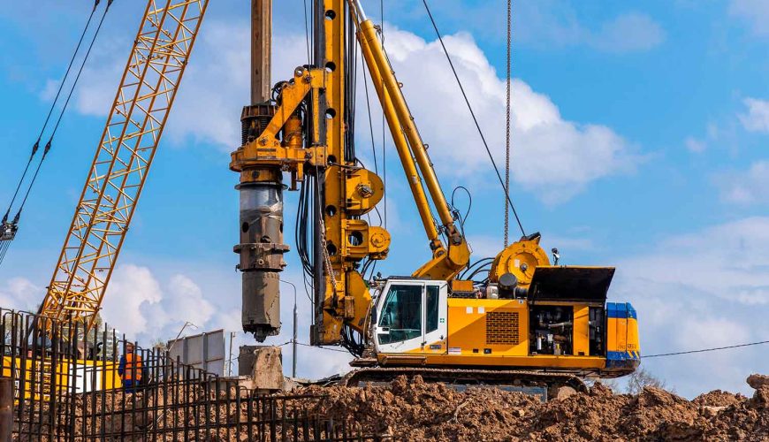 Imágenes de excavaciones para cimientos de edificios altos. Explora las técnicas y desafíos en el proceso de construcción de edificios altos.